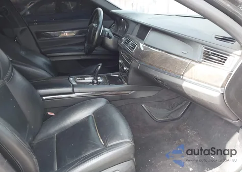 2013 BMW 750 I z USA, uszkodzony, nr VIN WBAYA8C57DC996601